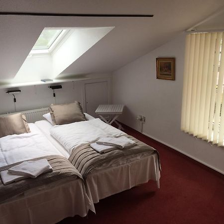 Hotel Klover Es Hellevad Buitenkant foto