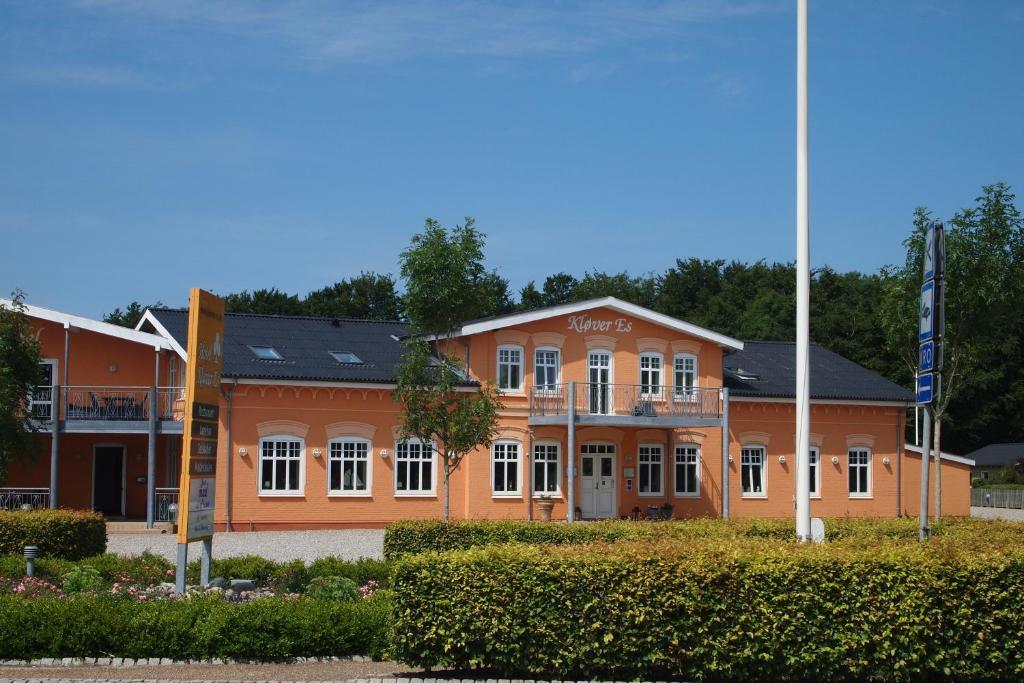 Hotel Klover Es Hellevad Buitenkant foto