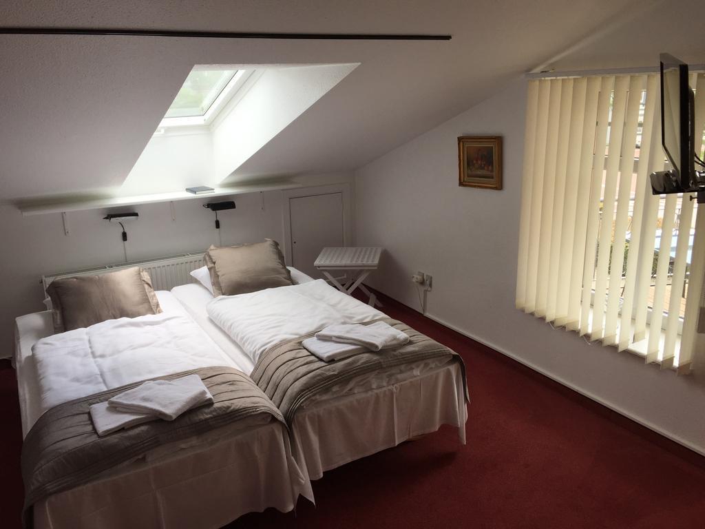Hotel Klover Es Hellevad Buitenkant foto