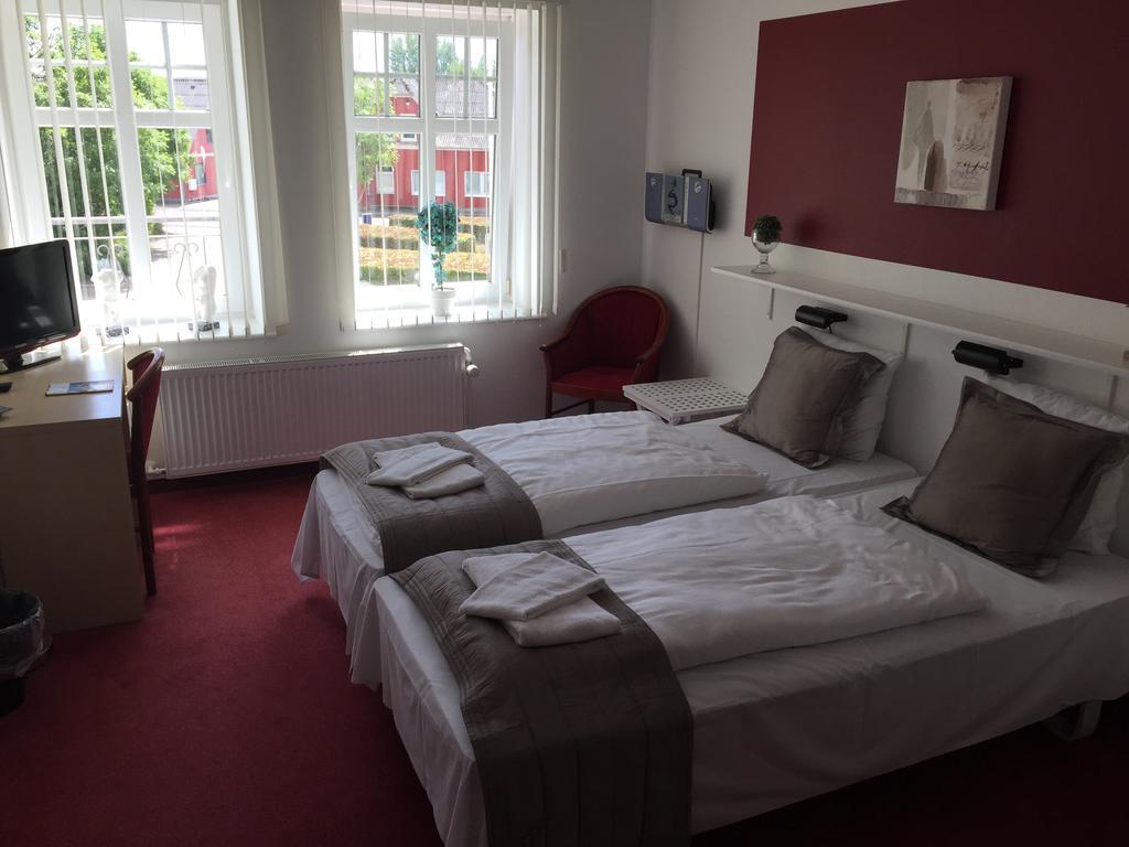 Hotel Klover Es Hellevad Buitenkant foto