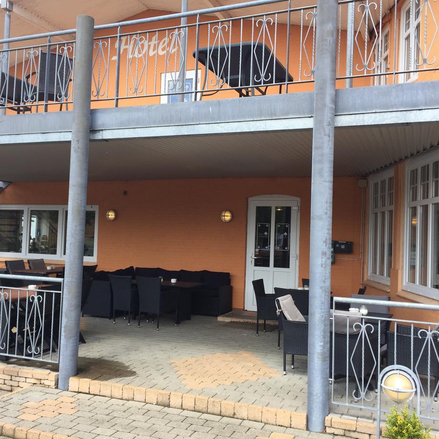 Hotel Klover Es Hellevad Buitenkant foto